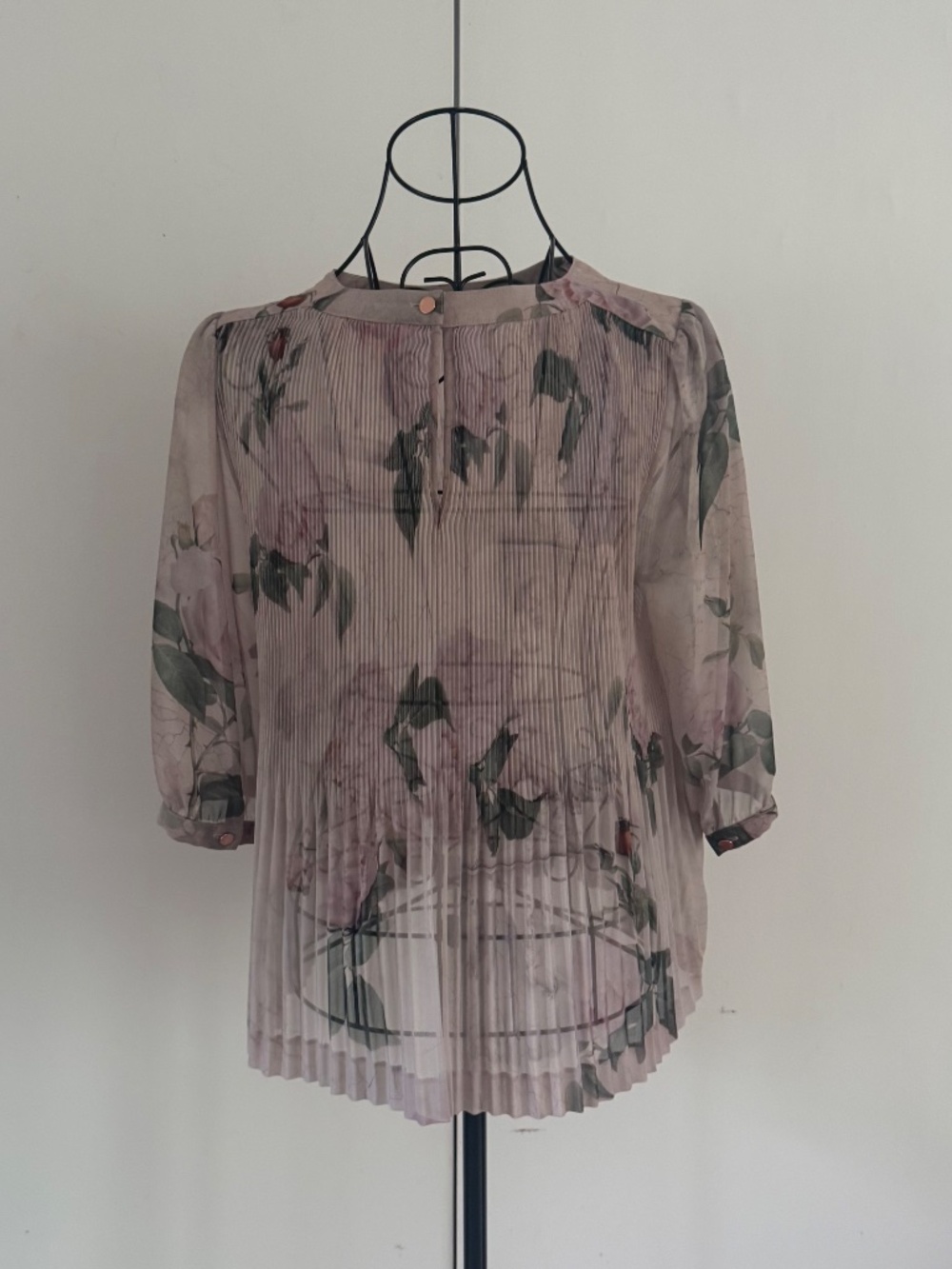 Ted Baker Pleated Sheer Floral Violet 3/4 sleeve top Sz 1 - Picture 6 of 13